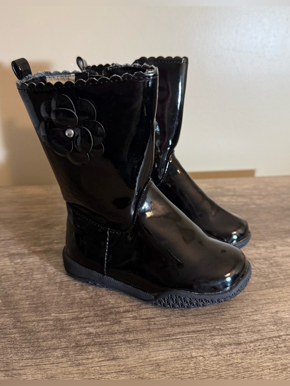 Amy Coe Black Faux Patent Leather Boots Infant Size 6 Flower Rosette Detail